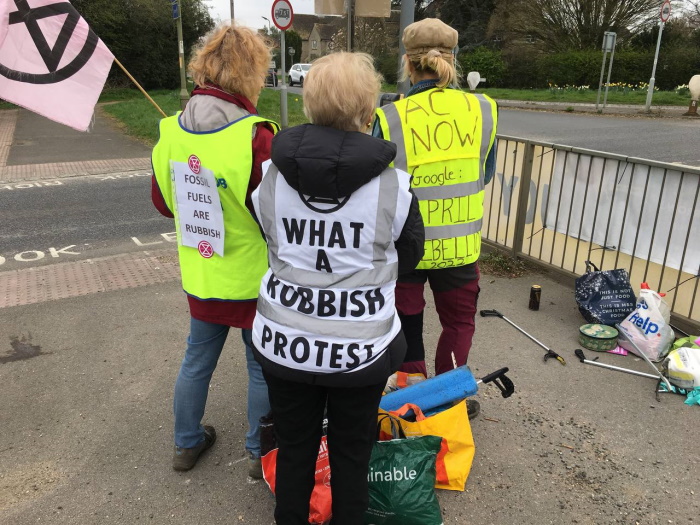 XR Swallows with litter pickers.
There are message on the jackets reading
What a rubbish protest
Fossil fuels are rubbish
Act now: Google April 9 Rebellion